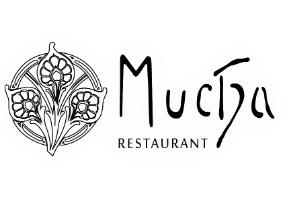 RESTAURANT MUCHA MEDEWERKER BEDIENING